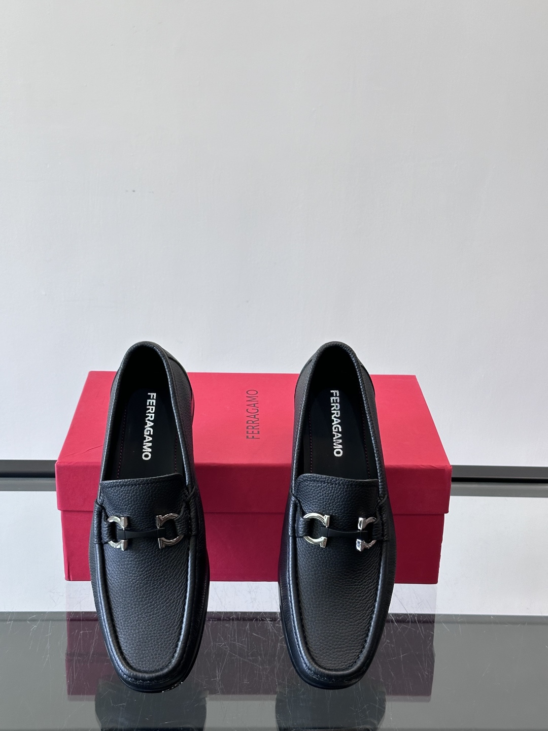 F🆕高端男士休闲皮鞋，绅士臻享 型男必备 头层牛皮鞋面 皮质质感一览无余 小牛皮透气内里，防滑大底。细节