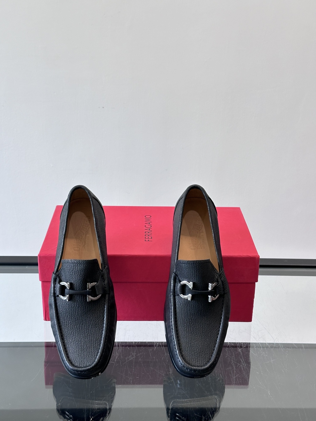 F🆕高端男士休闲皮鞋，绅士臻享 型男必备 头层牛皮鞋面 皮质质感一览无余 小牛皮透气内里，防滑大底。细节