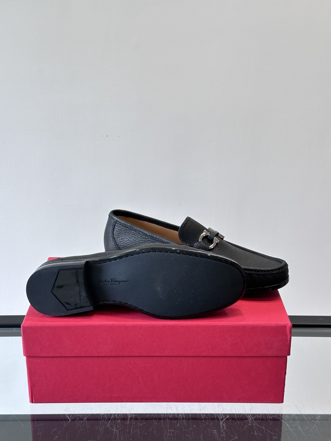 F🆕高端男士休闲皮鞋，绅士臻享 型男必备 头层牛皮鞋面 皮质质感一览无余 小牛皮透气内里，防滑大底。细节