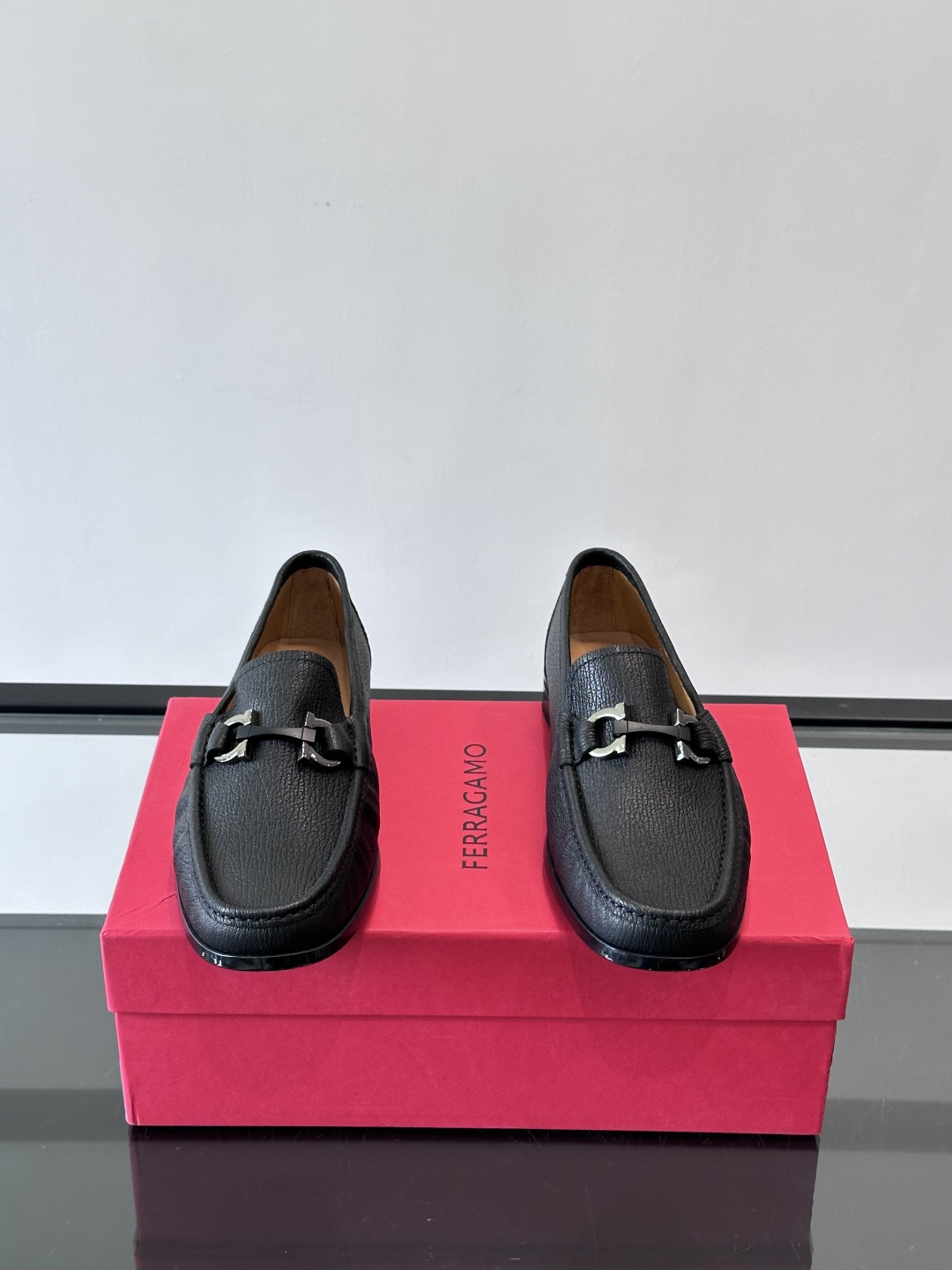 F🆕高端男士休闲皮鞋，绅士臻享 型男必备 头层牛皮鞋面 皮质质感一览无余 小牛皮透气内里，防滑大底。细节