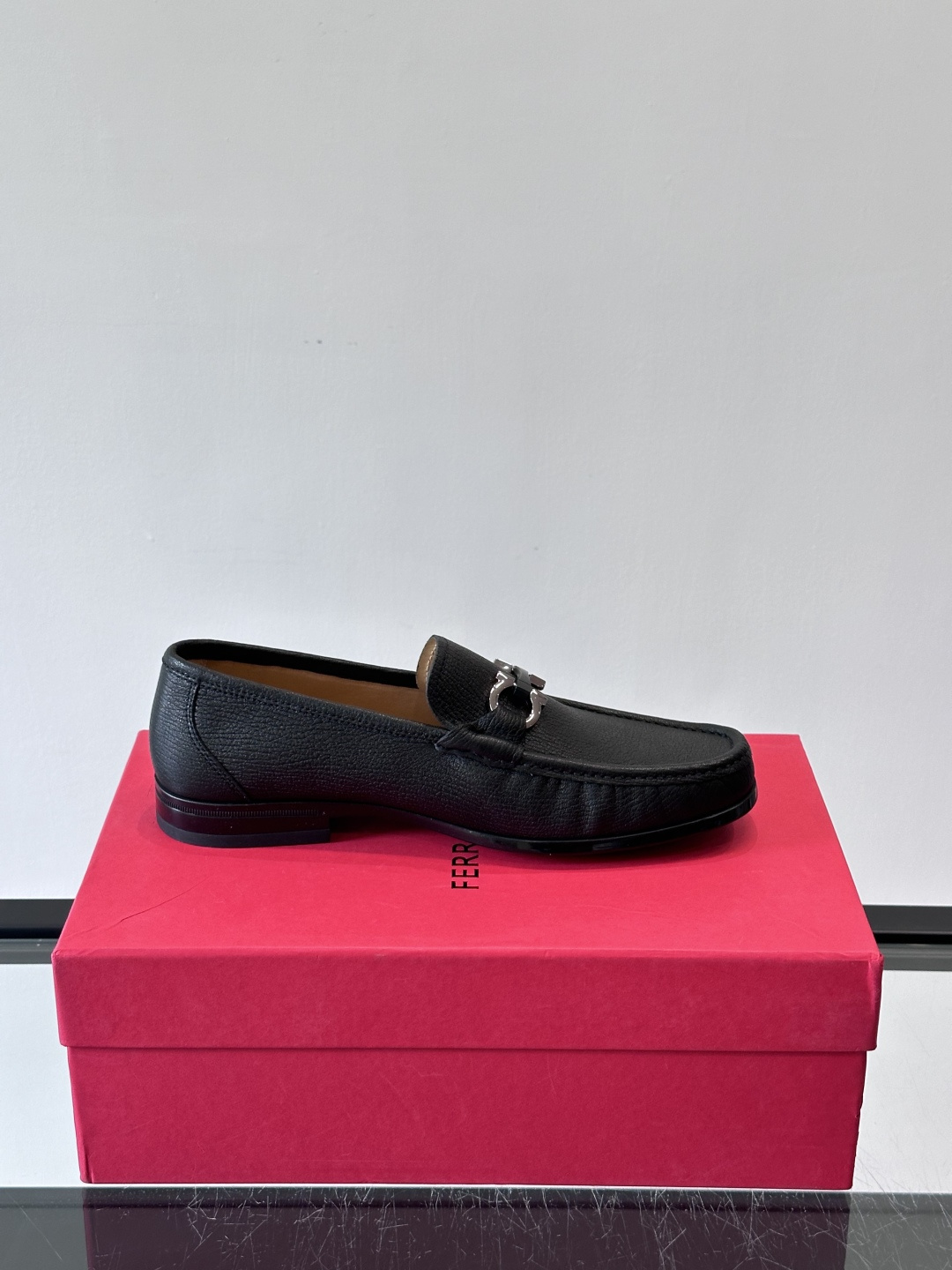 F🆕高端男士休闲皮鞋，绅士臻享 型男必备 头层牛皮鞋面 皮质质感一览无余 小牛皮透气内里，防滑大底。细节