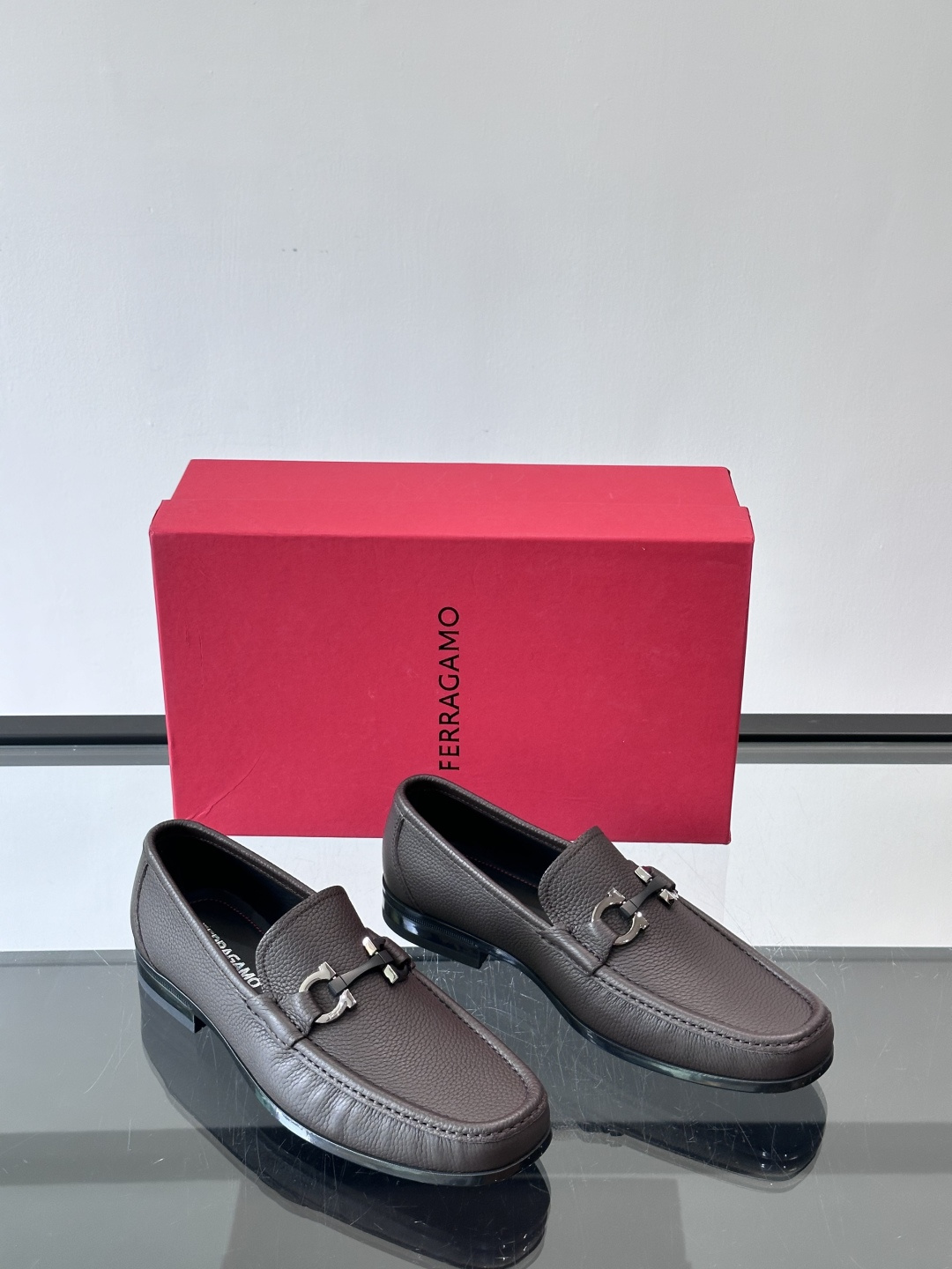 F🆕高端男士休闲皮鞋，绅士臻享 型男必备 头层牛皮鞋面 皮质质感一览无余 小牛皮透气内里，防滑大底。细节