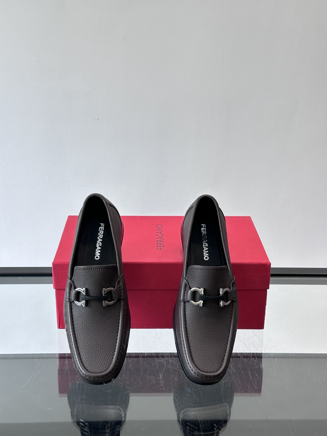 F🆕高端男士休闲皮鞋，绅士臻享 型男必备 头层牛皮鞋面 皮质质感一览无余 小牛皮透气内里，防滑大底。细节