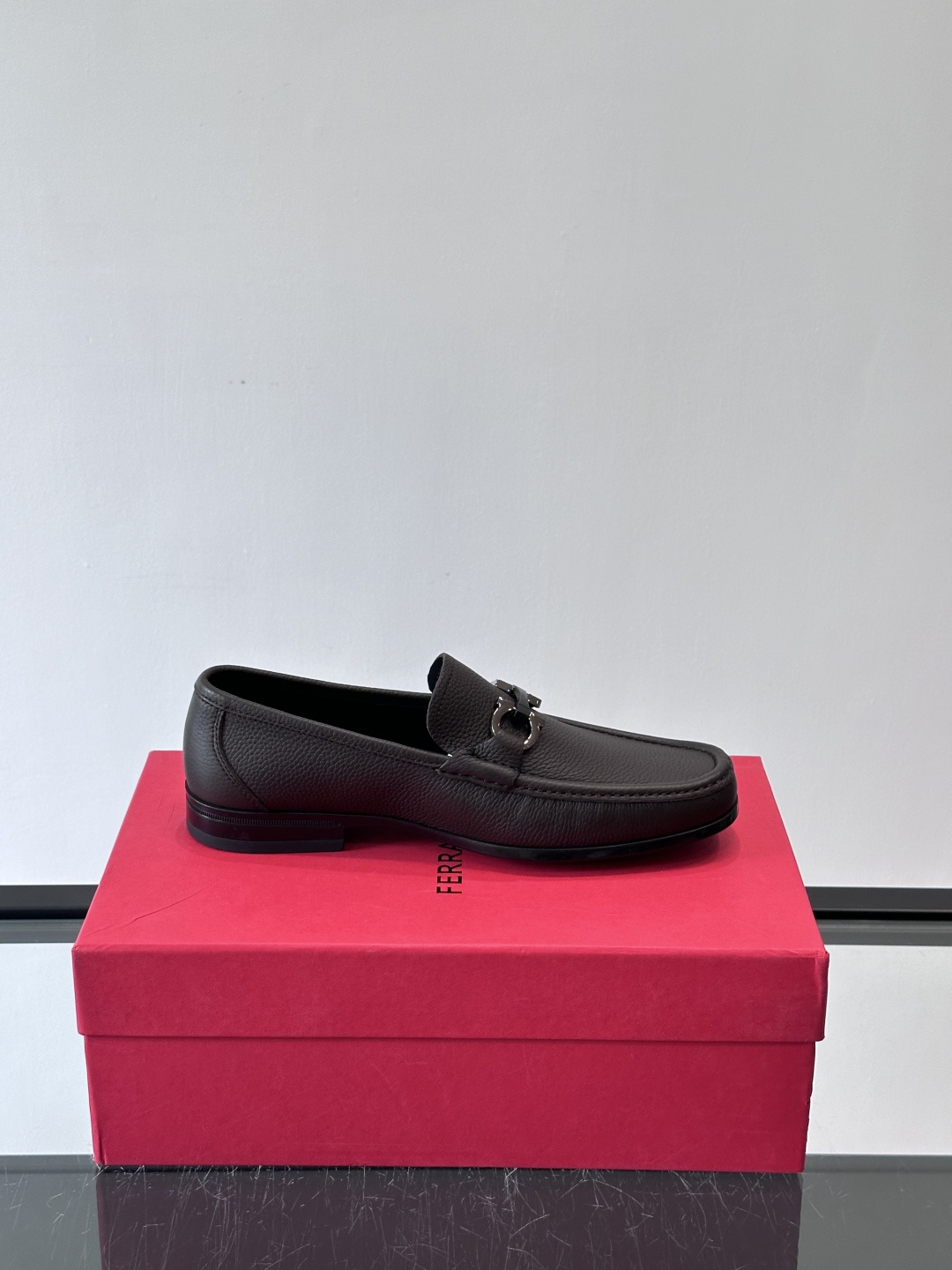 F🆕高端男士休闲皮鞋，绅士臻享 型男必备 头层牛皮鞋面 皮质质感一览无余 小牛皮透气内里，防滑大底。细节