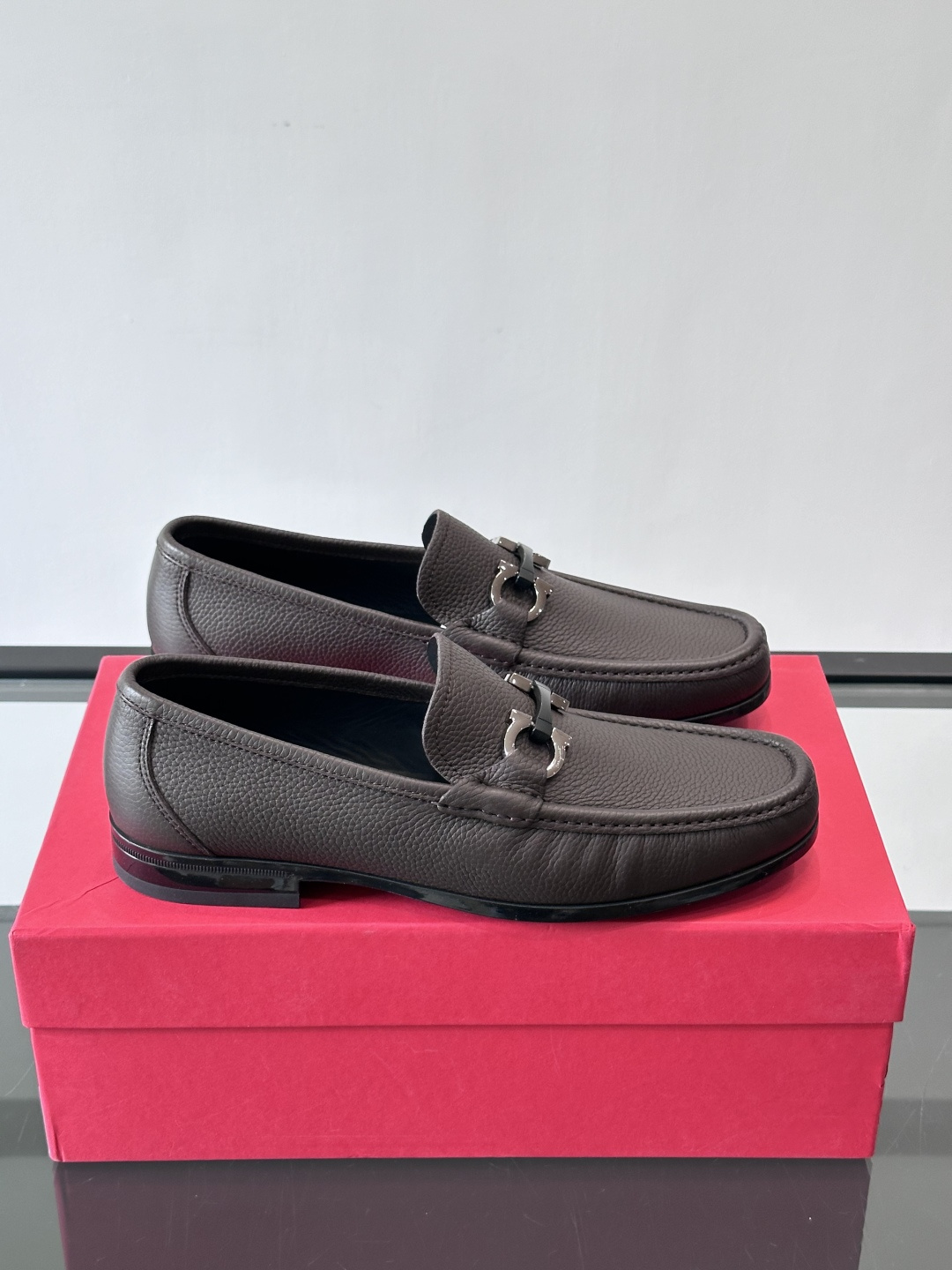 F🆕高端男士休闲皮鞋，绅士臻享 型男必备 头层牛皮鞋面 皮质质感一览无余 小牛皮透气内里，防滑大底。细节