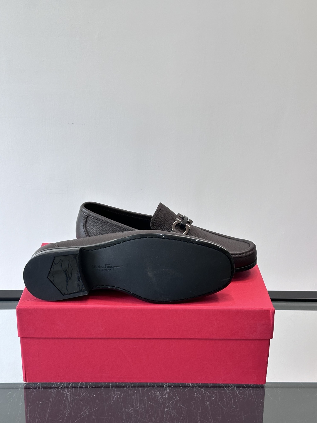 F🆕高端男士休闲皮鞋，绅士臻享 型男必备 头层牛皮鞋面 皮质质感一览无余 小牛皮透气内里，防滑大底。细节