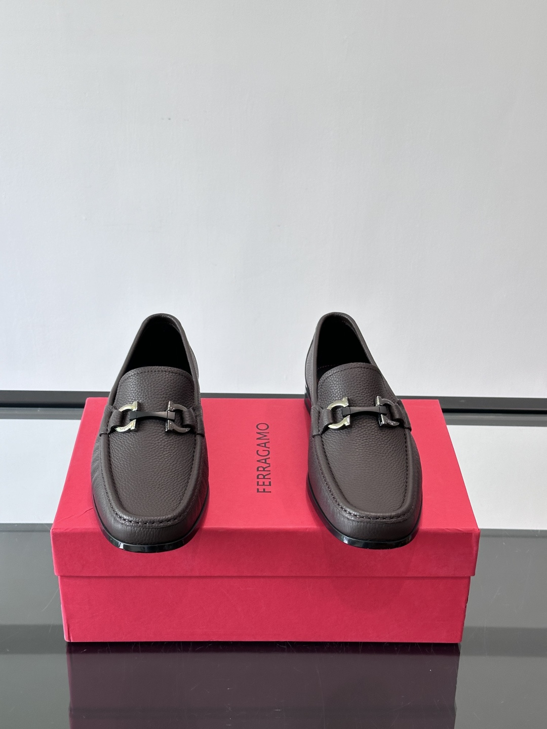 F🆕高端男士休闲皮鞋，绅士臻享 型男必备 头层牛皮鞋面 皮质质感一览无余 小牛皮透气内里，防滑大底。细节