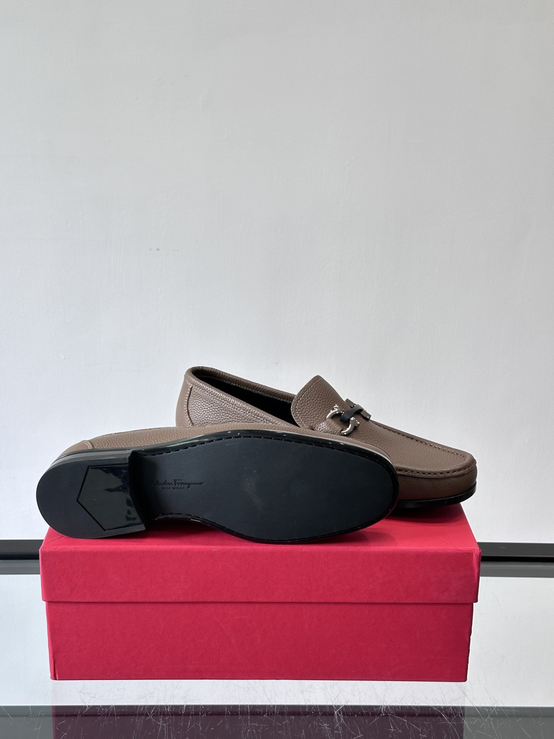 F🆕高端男士休闲皮鞋，绅士臻享 型男必备 头层牛皮鞋面 皮质质感一览无余 小牛皮透气内里，防滑大底。细节