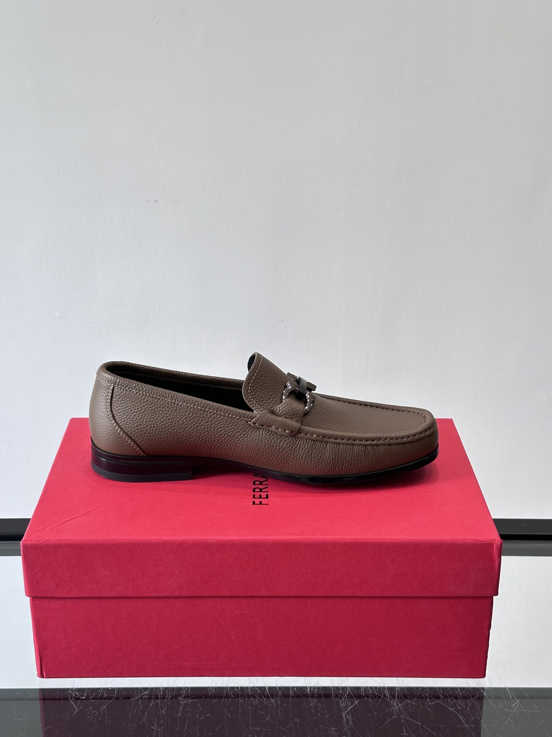 F🆕高端男士休闲皮鞋，绅士臻享 型男必备 头层牛皮鞋面 皮质质感一览无余 小牛皮透气内里，防滑大底。细节