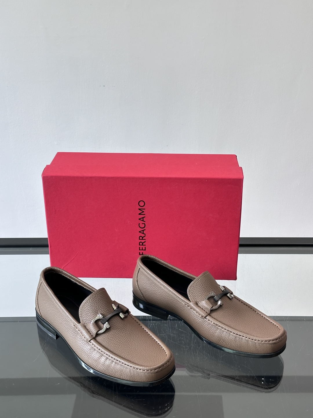 F🆕高端男士休闲皮鞋，绅士臻享 型男必备 头层牛皮鞋面 皮质质感一览无余 小牛皮透气内里，防滑大底。细节