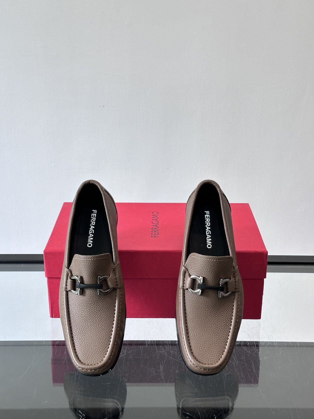 F🆕高端男士休闲皮鞋，绅士臻享 型男必备 头层牛皮鞋面 皮质质感一览无余 小牛皮透气内里，防滑大底。细节