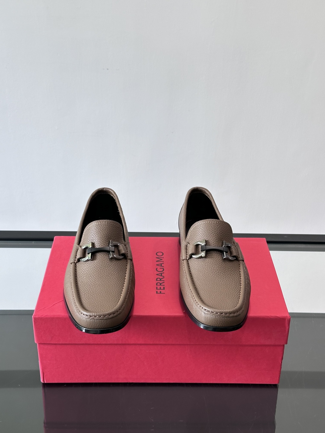 F🆕高端男士休闲皮鞋，绅士臻享 型男必备 头层牛皮鞋面 皮质质感一览无余 小牛皮透气内里，防滑大底。细节