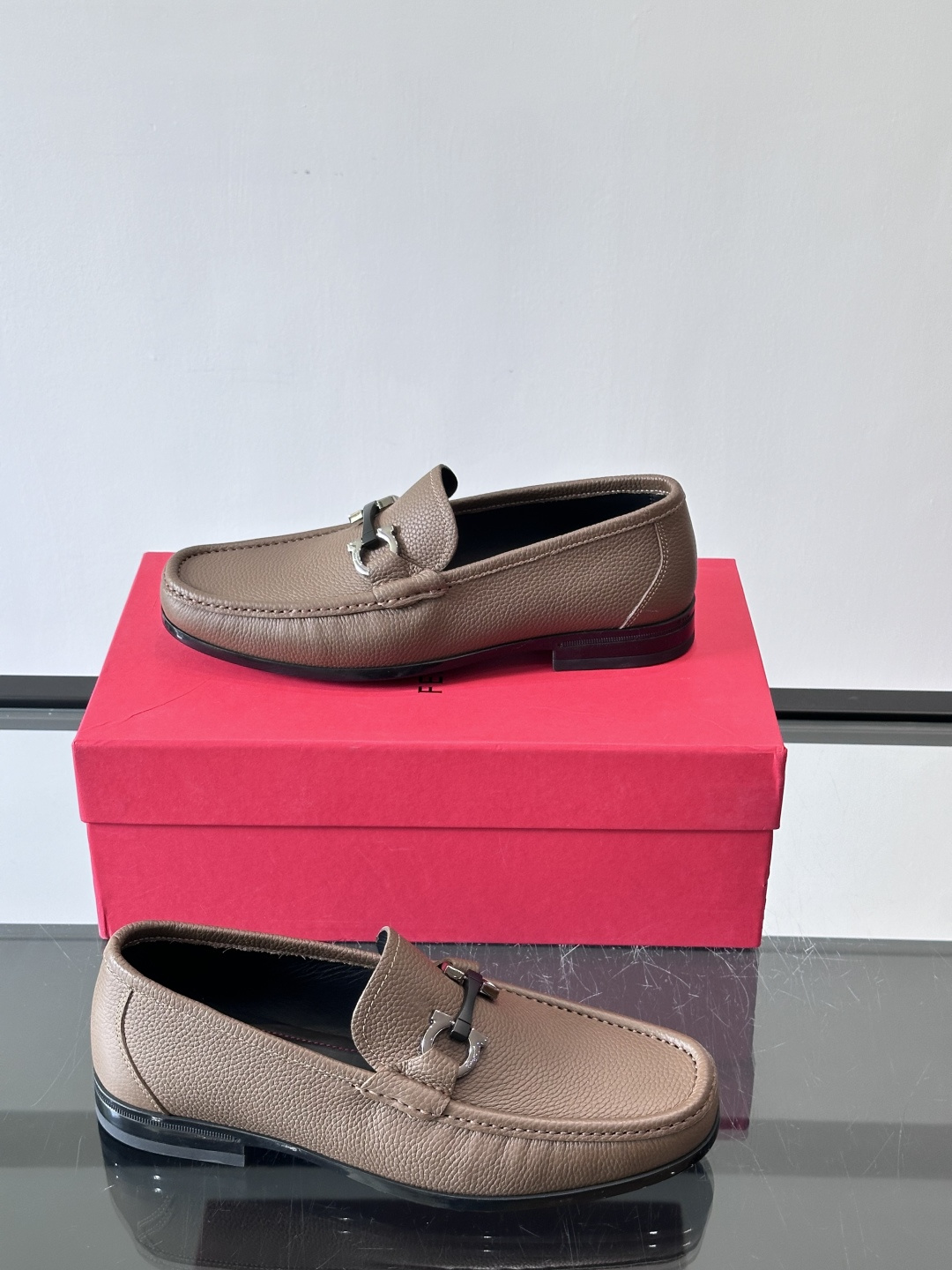 F🆕高端男士休闲皮鞋，绅士臻享 型男必备 头层牛皮鞋面 皮质质感一览无余 小牛皮透气内里，防滑大底。细节