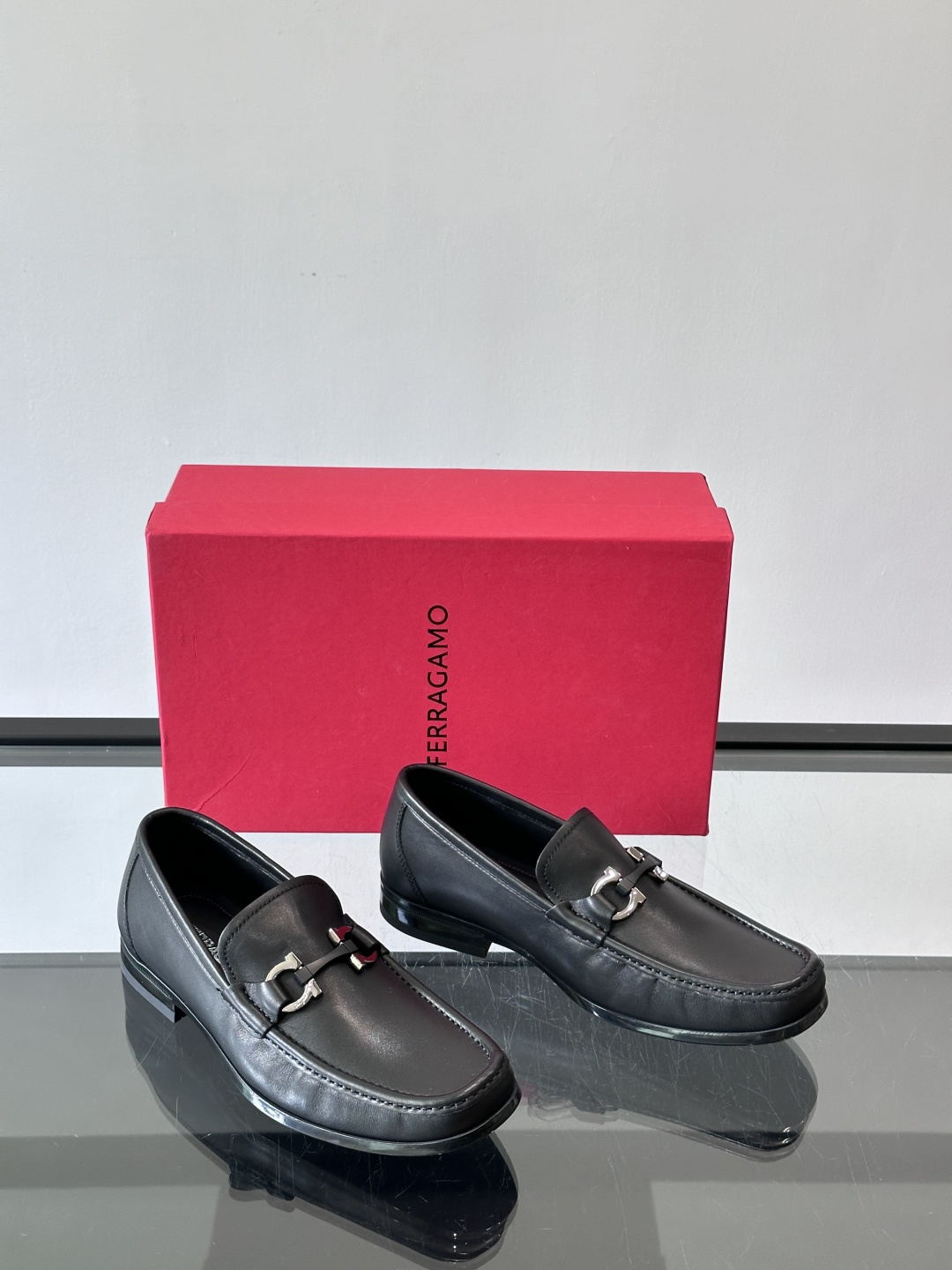 F🆕高端男士休闲皮鞋，绅士臻享 型男必备 头层牛皮鞋面 皮质质感一览无余 小牛皮透气内里，防滑大底。细节