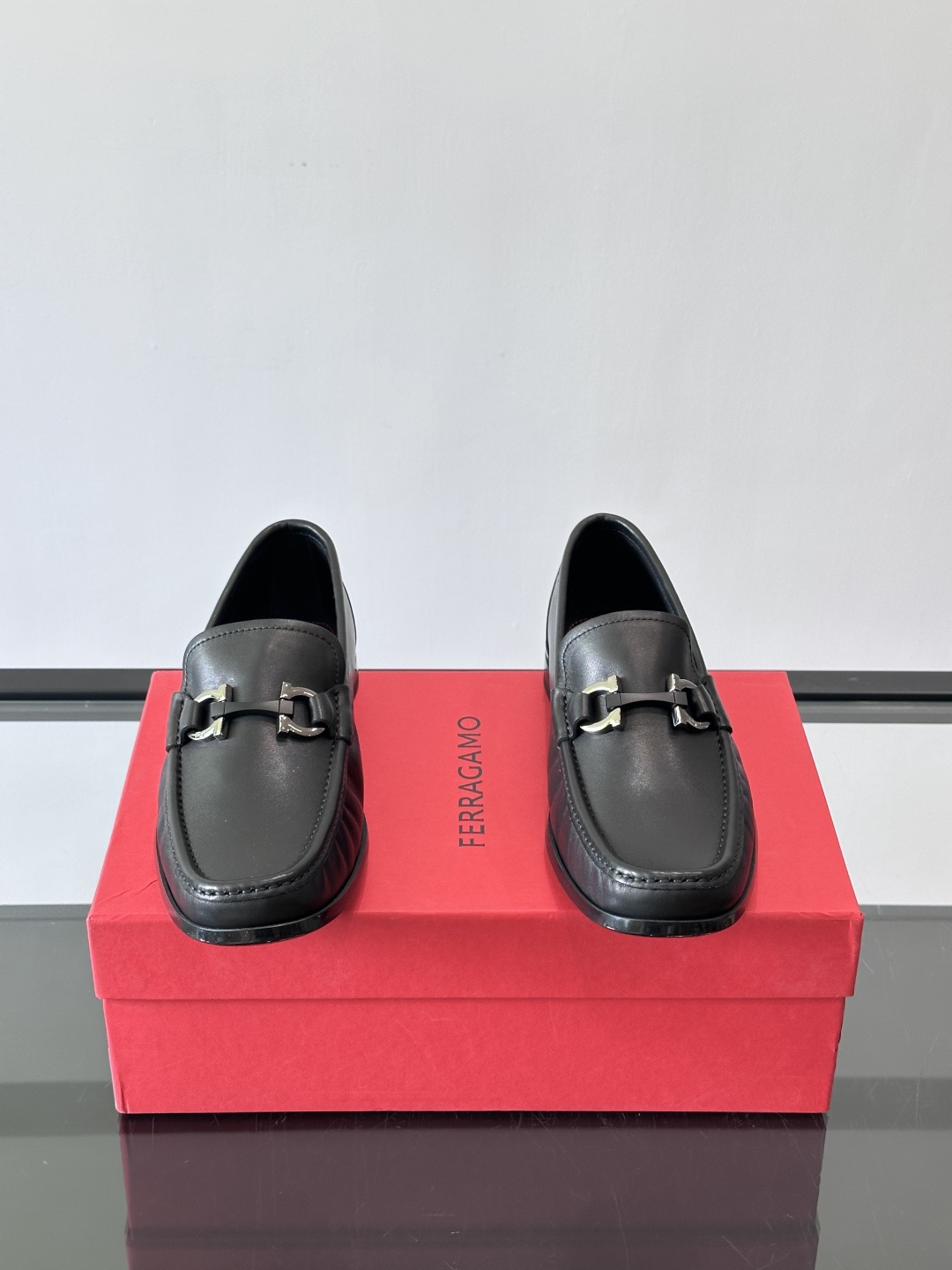 F🆕高端男士休闲皮鞋，绅士臻享 型男必备 头层牛皮鞋面 皮质质感一览无余 小牛皮透气内里，防滑大底。细节