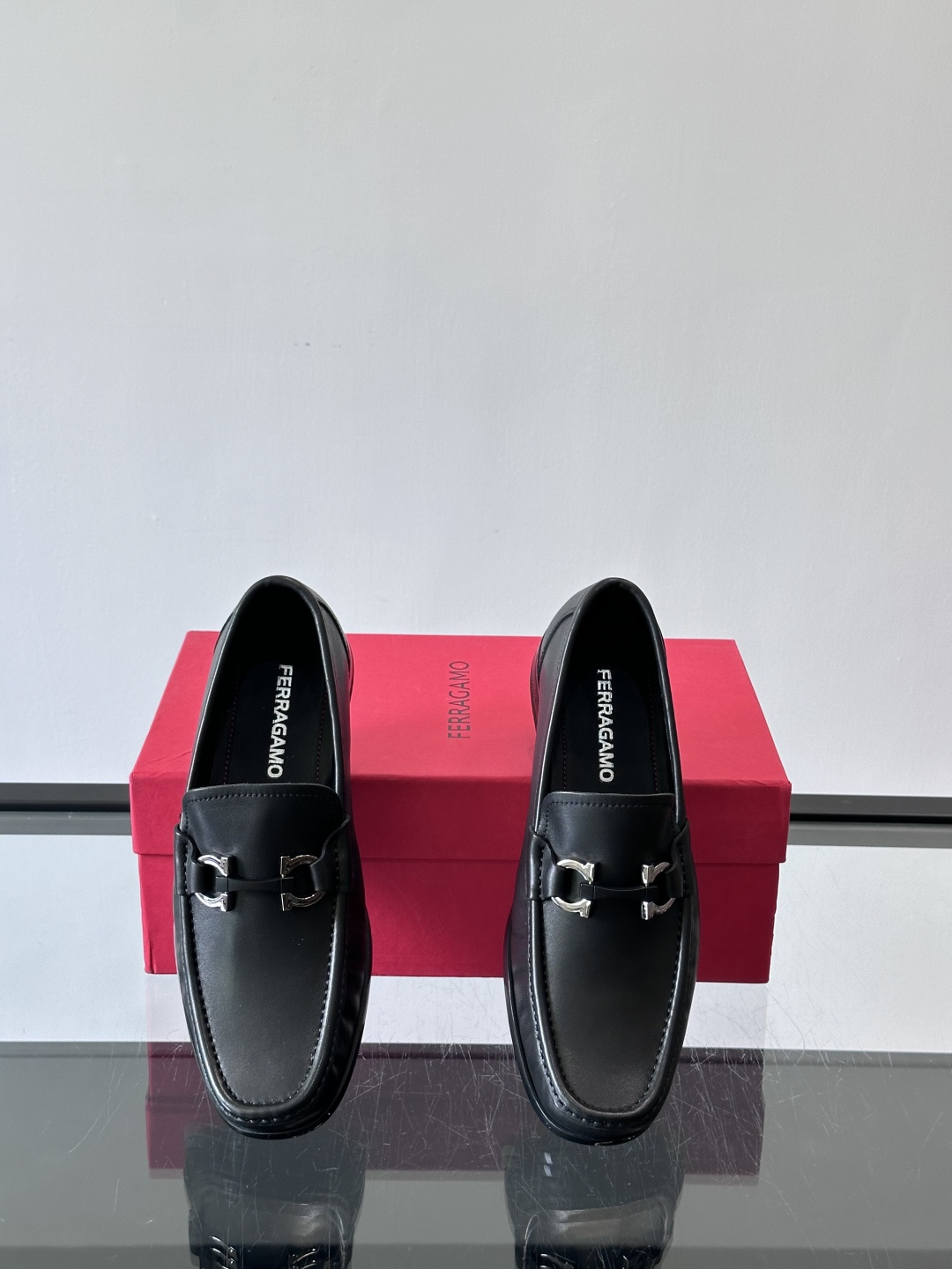 F🆕高端男士休闲皮鞋，绅士臻享 型男必备 头层牛皮鞋面 皮质质感一览无余 小牛皮透气内里，防滑大底。细节