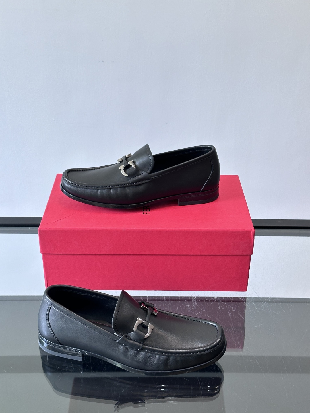 F🆕高端男士休闲皮鞋，绅士臻享 型男必备 头层牛皮鞋面 皮质质感一览无余 小牛皮透气内里，防滑大底。细节