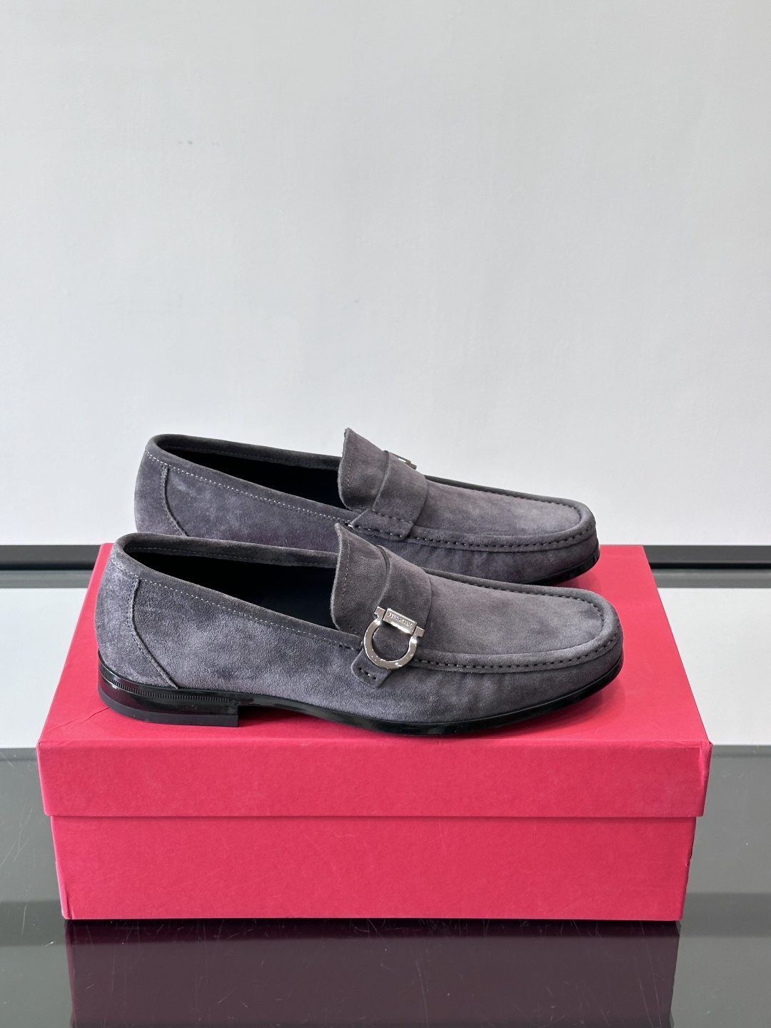 F🆕高端男士休闲皮鞋，绅士臻享 型男必备 头层牛皮鞋面 皮质质感一览无余 小牛皮透气内里，防滑大底。细节