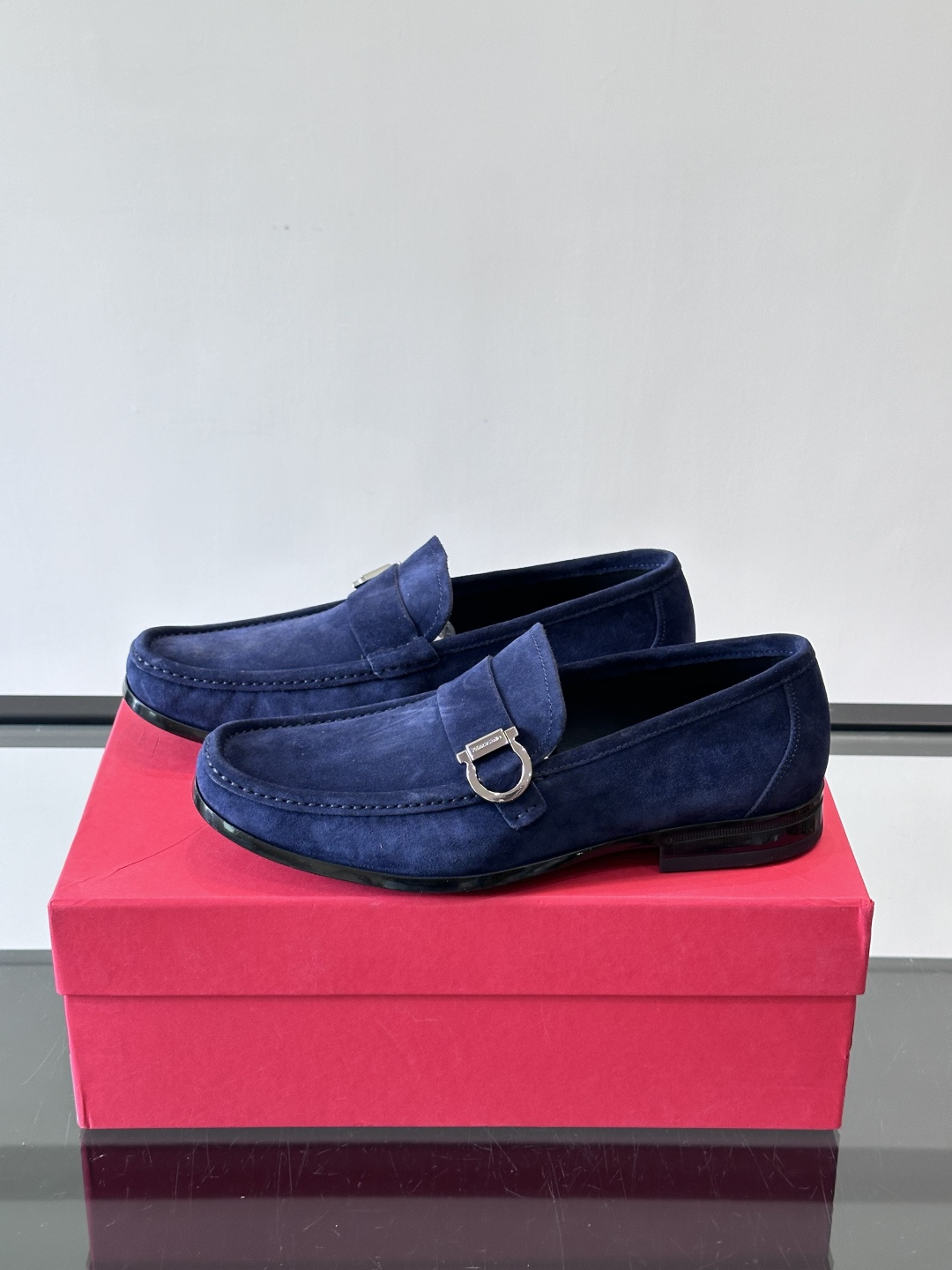 F🆕高端男士休闲皮鞋，绅士臻享 型男必备 头层牛皮鞋面 皮质质感一览无余 小牛皮透气内里，防滑大底。细节