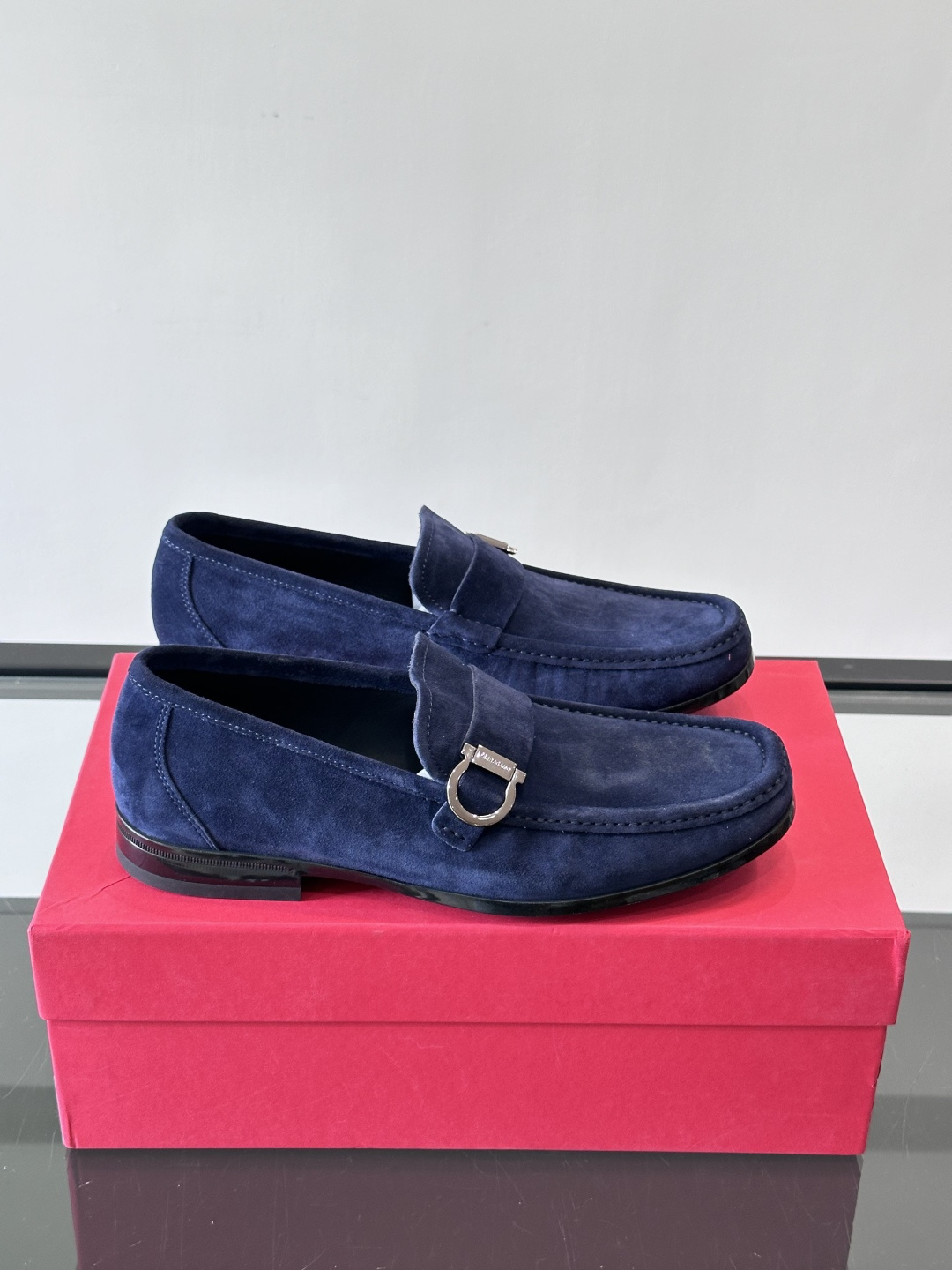 F🆕高端男士休闲皮鞋，绅士臻享 型男必备 头层牛皮鞋面 皮质质感一览无余 小牛皮透气内里，防滑大底。细节