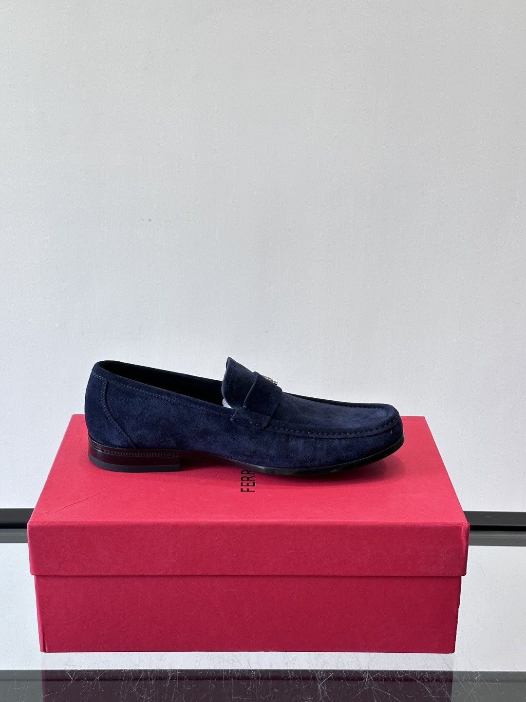 F🆕高端男士休闲皮鞋，绅士臻享 型男必备 头层牛皮鞋面 皮质质感一览无余 小牛皮透气内里，防滑大底。细节