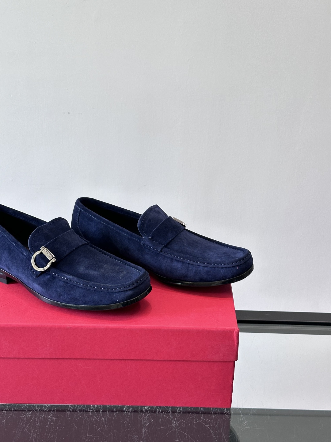 F🆕高端男士休闲皮鞋，绅士臻享 型男必备 头层牛皮鞋面 皮质质感一览无余 小牛皮透气内里，防滑大底。细节