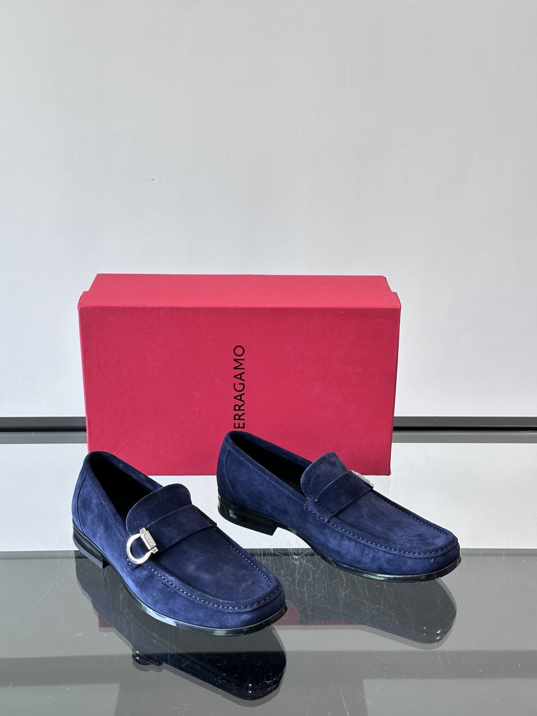 F🆕高端男士休闲皮鞋，绅士臻享 型男必备 头层牛皮鞋面 皮质质感一览无余 小牛皮透气内里，防滑大底。细节