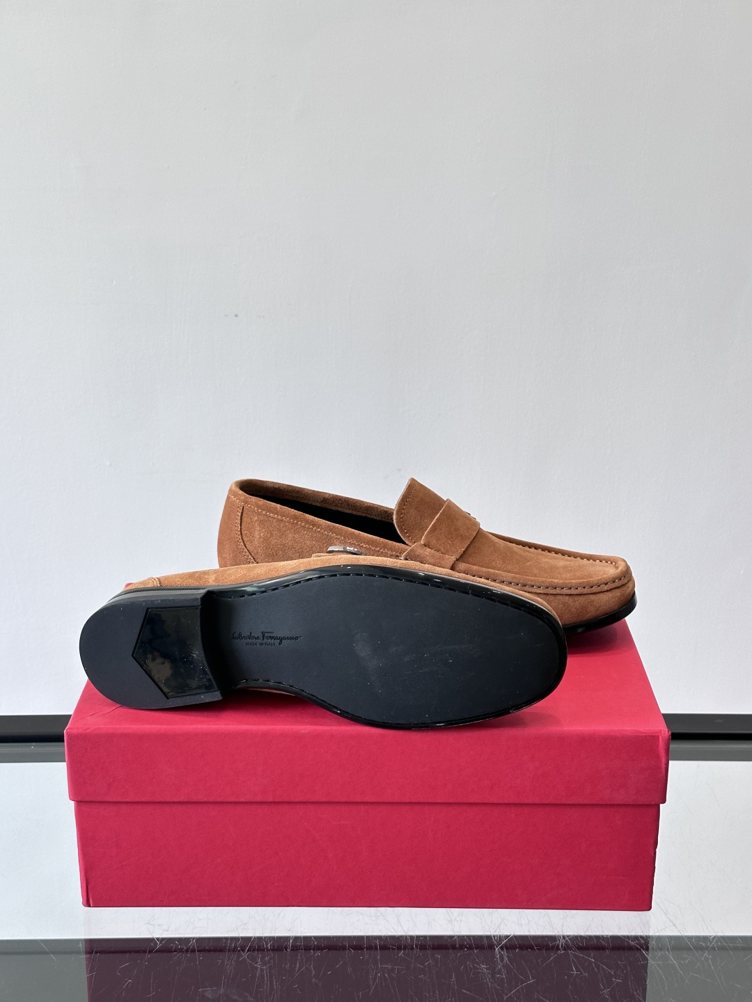 F🆕高端男士休闲皮鞋，绅士臻享 型男必备 头层牛皮鞋面 皮质质感一览无余 小牛皮透气内里，防滑大底。细节