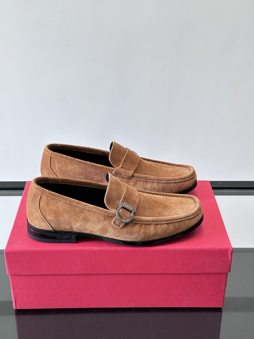 F🆕高端男士休闲皮鞋，绅士臻享 型男必备 头层牛皮鞋面 皮质质感一览无余 小牛皮透气内里，防滑大底。细节