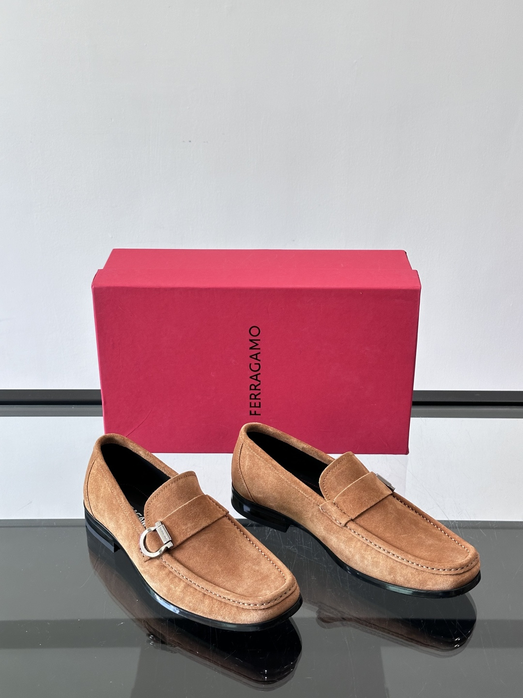 F🆕高端男士休闲皮鞋，绅士臻享 型男必备 头层牛皮鞋面 皮质质感一览无余 小牛皮透气内里，防滑大底。细节