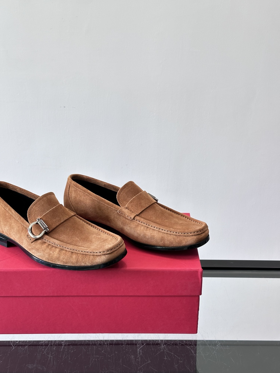 F🆕高端男士休闲皮鞋，绅士臻享 型男必备 头层牛皮鞋面 皮质质感一览无余 小牛皮透气内里，防滑大底。细节