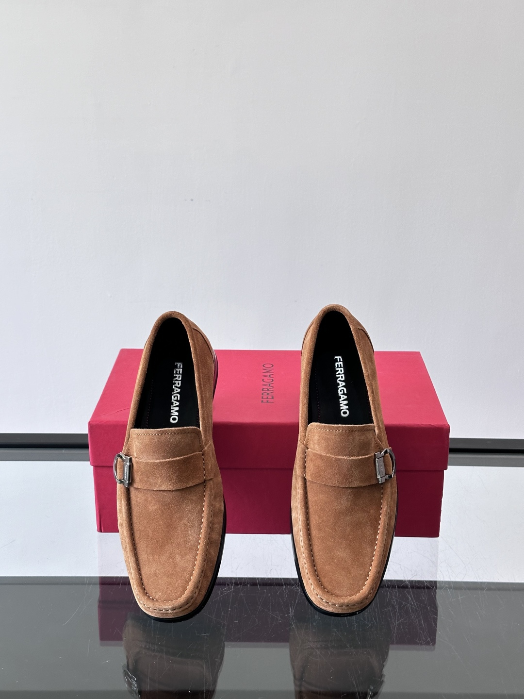 F🆕高端男士休闲皮鞋，绅士臻享 型男必备 头层牛皮鞋面 皮质质感一览无余 小牛皮透气内里，防滑大底。细节