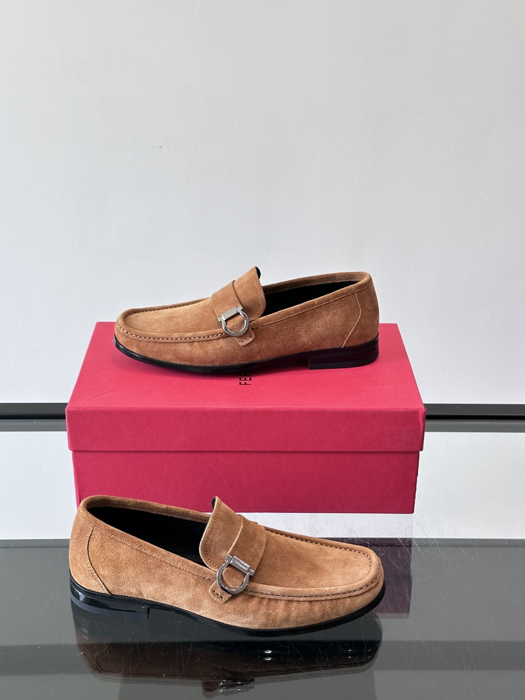 F🆕高端男士休闲皮鞋，绅士臻享 型男必备 头层牛皮鞋面 皮质质感一览无余 小牛皮透气内里，防滑大底。细节