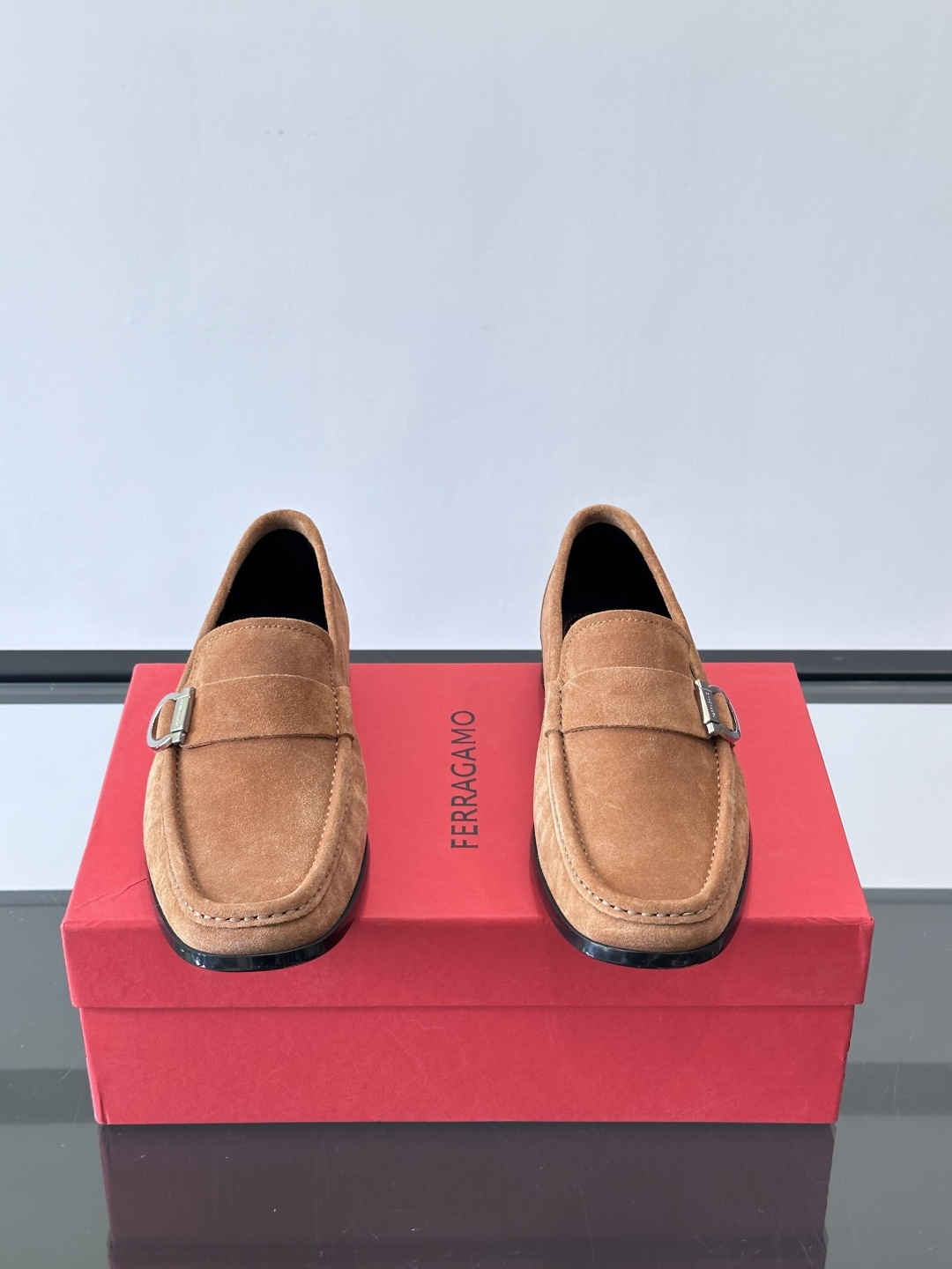 F🆕高端男士休闲皮鞋，绅士臻享 型男必备 头层牛皮鞋面 皮质质感一览无余 小牛皮透气内里，防滑大底。细节