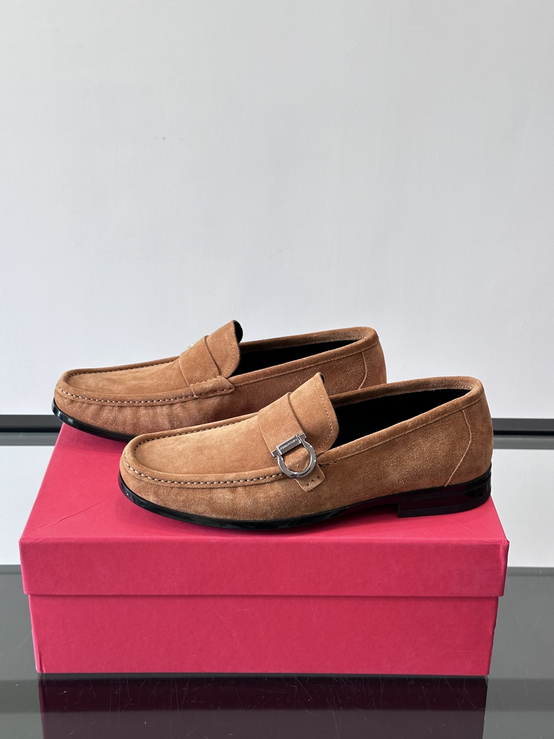 F🆕高端男士休闲皮鞋，绅士臻享 型男必备 头层牛皮鞋面 皮质质感一览无余 小牛皮透气内里，防滑大底。细节