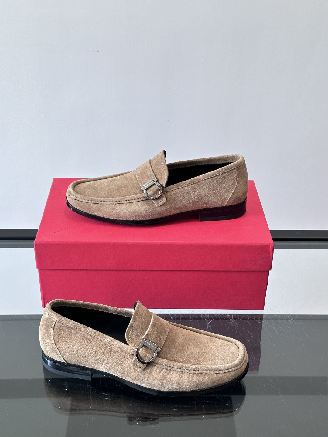 F🆕高端男士休闲皮鞋，绅士臻享 型男必备 头层牛皮鞋面 皮质质感一览无余 小牛皮透气内里，防滑大底。细节