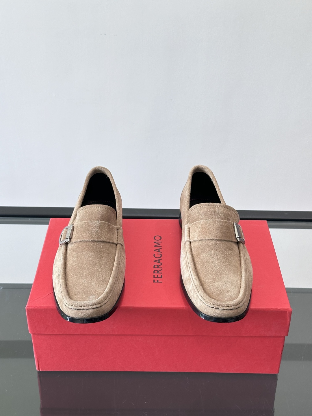 F🆕高端男士休闲皮鞋，绅士臻享 型男必备 头层牛皮鞋面 皮质质感一览无余 小牛皮透气内里，防滑大底。细节