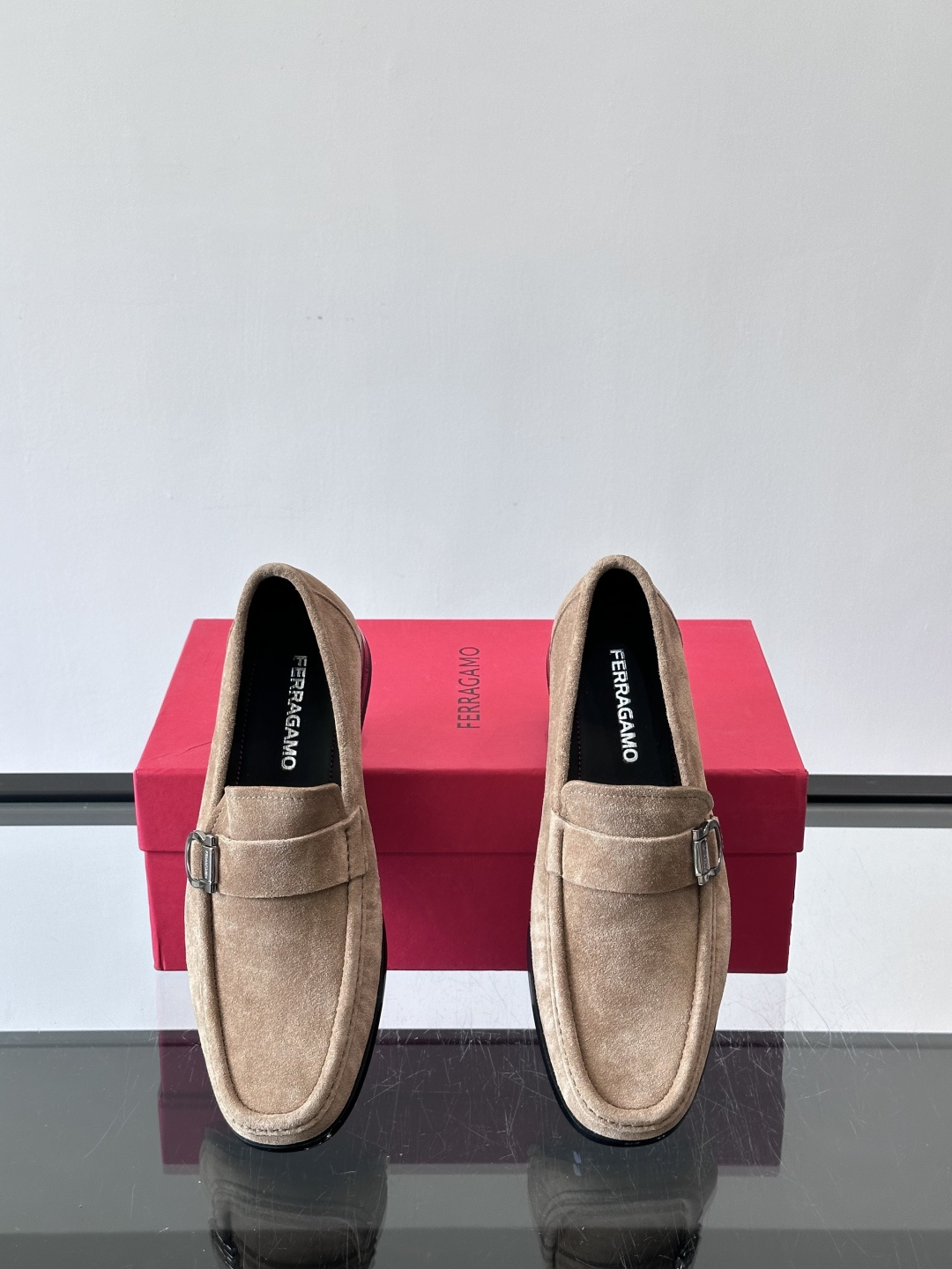 F🆕高端男士休闲皮鞋，绅士臻享 型男必备 头层牛皮鞋面 皮质质感一览无余 小牛皮透气内里，防滑大底。细节