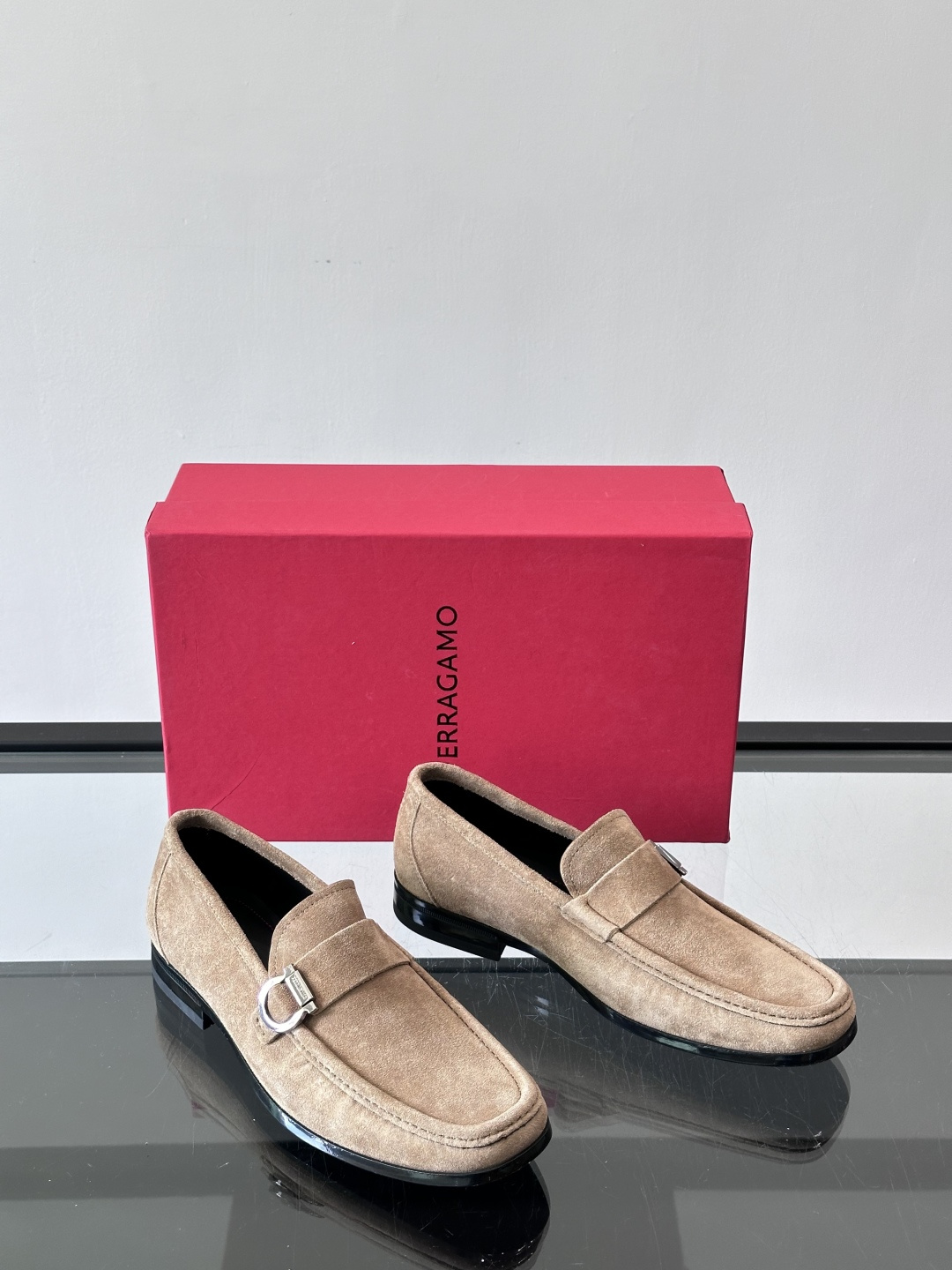 F🆕高端男士休闲皮鞋，绅士臻享 型男必备 头层牛皮鞋面 皮质质感一览无余 小牛皮透气内里，防滑大底。细节