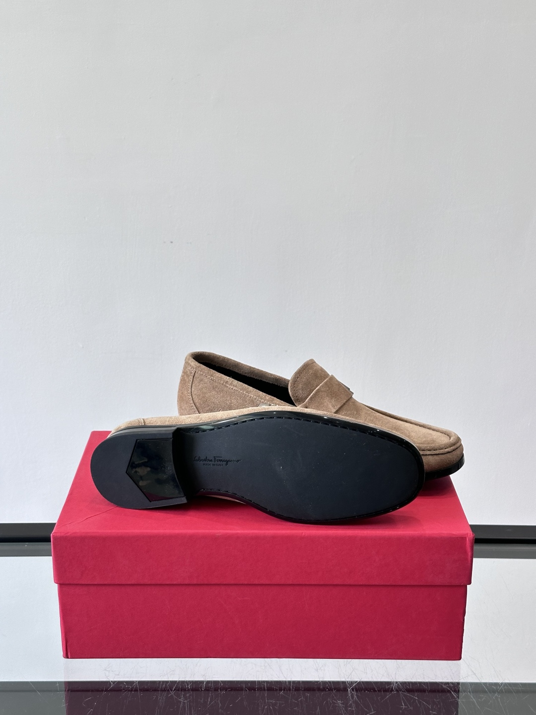 F🆕高端男士休闲皮鞋，绅士臻享 型男必备 头层牛皮鞋面 皮质质感一览无余 小牛皮透气内里，防滑大底。细节