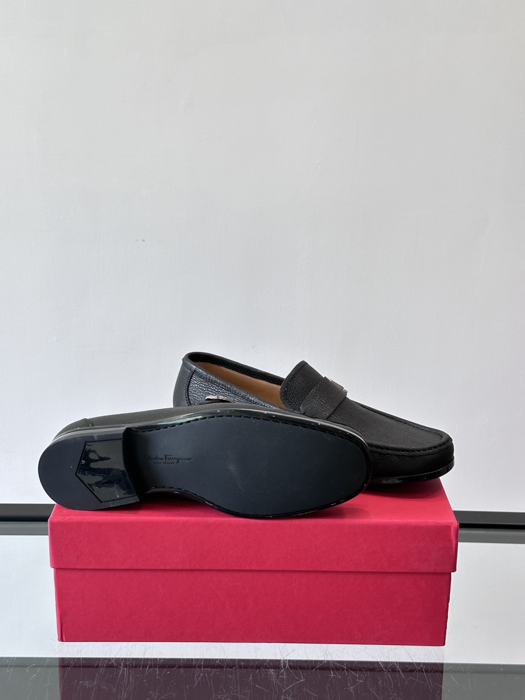 F🆕高端男士休闲皮鞋，绅士臻享 型男必备 头层牛皮鞋面 皮质质感一览无余 小牛皮透气内里，防滑大底。细节