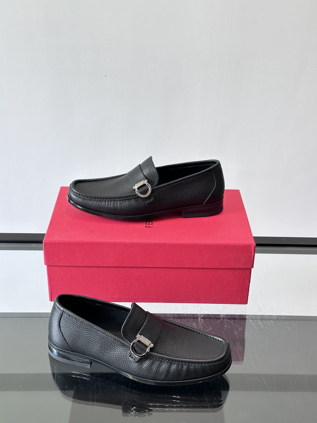 F🆕高端男士休闲皮鞋，绅士臻享 型男必备 头层牛皮鞋面 皮质质感一览无余 小牛皮透气内里，防滑大底。细节