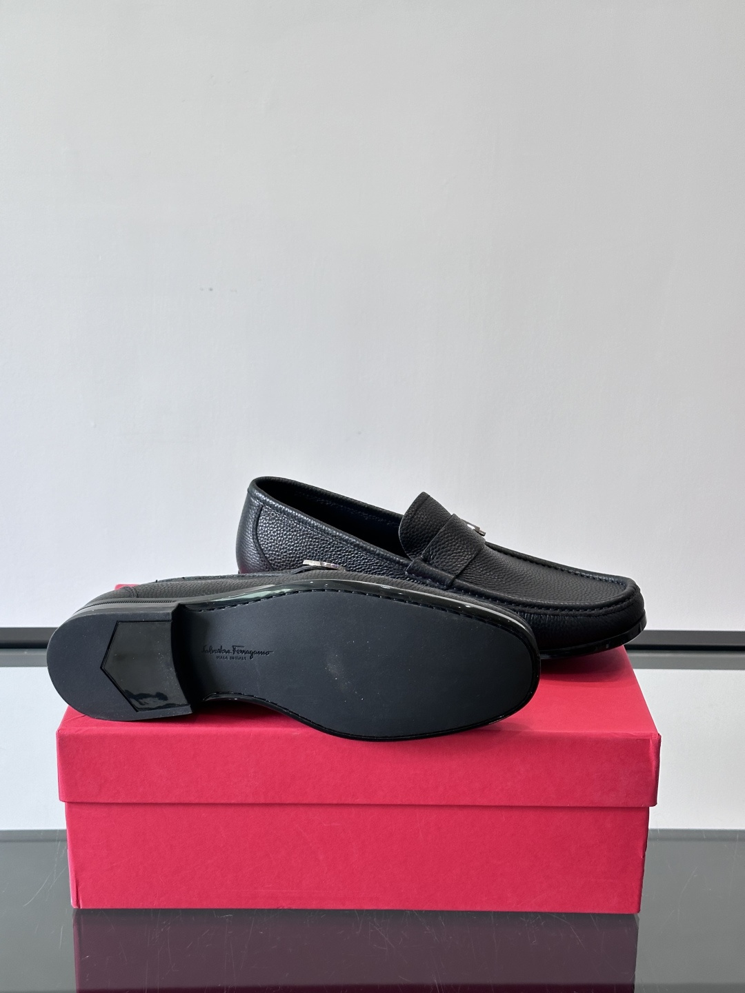 F🆕高端男士休闲皮鞋，绅士臻享 型男必备 头层牛皮鞋面 皮质质感一览无余 小牛皮透气内里，防滑大底。细节