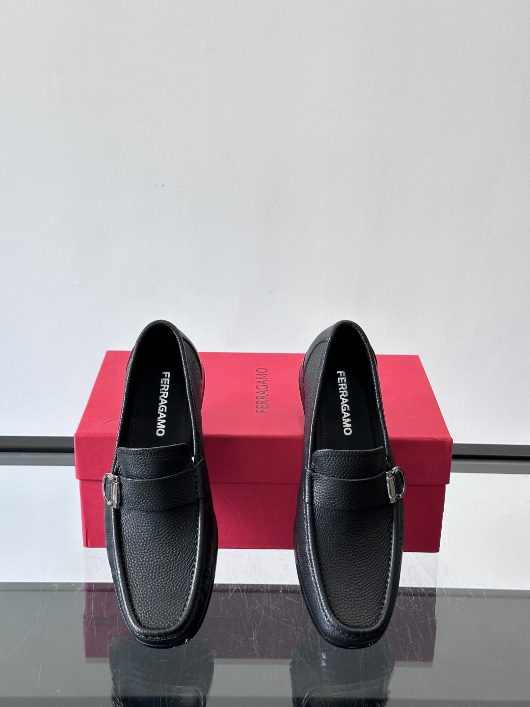 F🆕高端男士休闲皮鞋，绅士臻享 型男必备 头层牛皮鞋面 皮质质感一览无余 小牛皮透气内里，防滑大底。细节