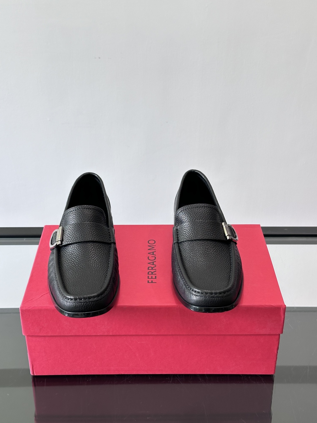 F🆕高端男士休闲皮鞋，绅士臻享 型男必备 头层牛皮鞋面 皮质质感一览无余 小牛皮透气内里，防滑大底。细节