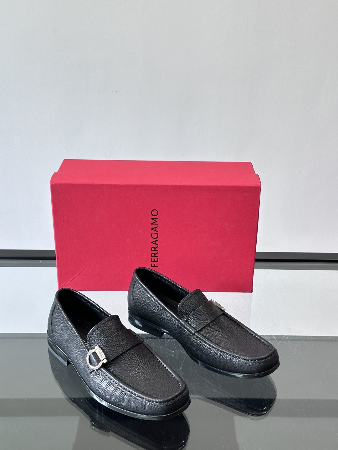 F🆕高端男士休闲皮鞋，绅士臻享 型男必备 头层牛皮鞋面 皮质质感一览无余 小牛皮透气内里，防滑大底。细节