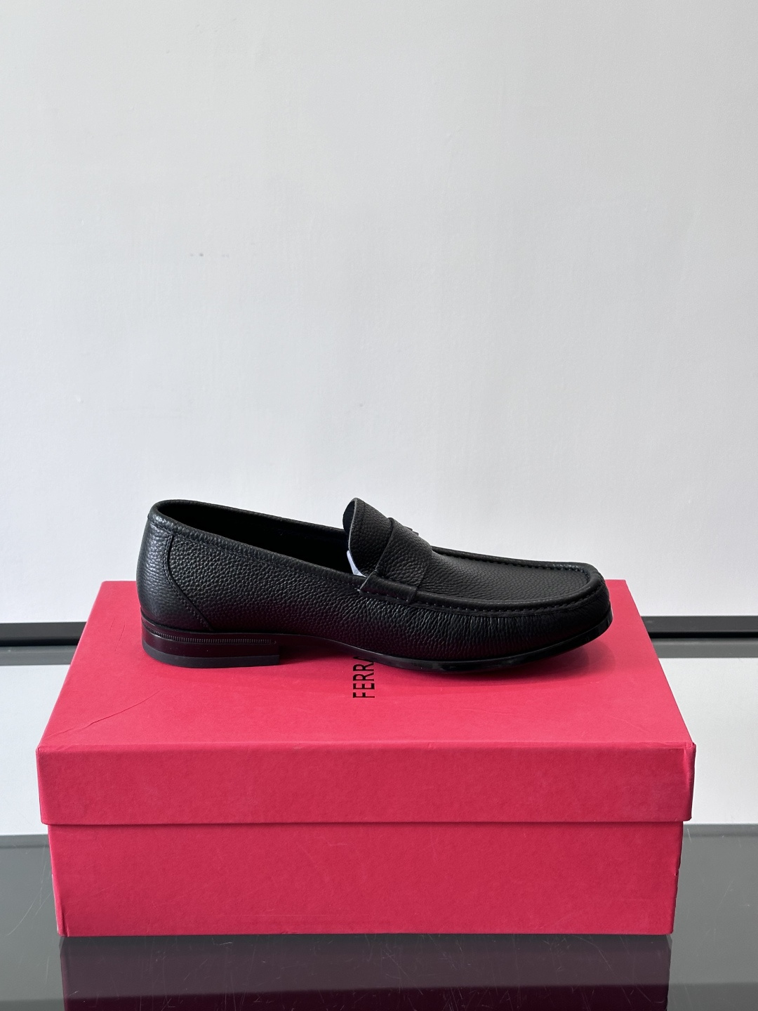 F🆕高端男士休闲皮鞋，绅士臻享 型男必备 头层牛皮鞋面 皮质质感一览无余 小牛皮透气内里，防滑大底。细节