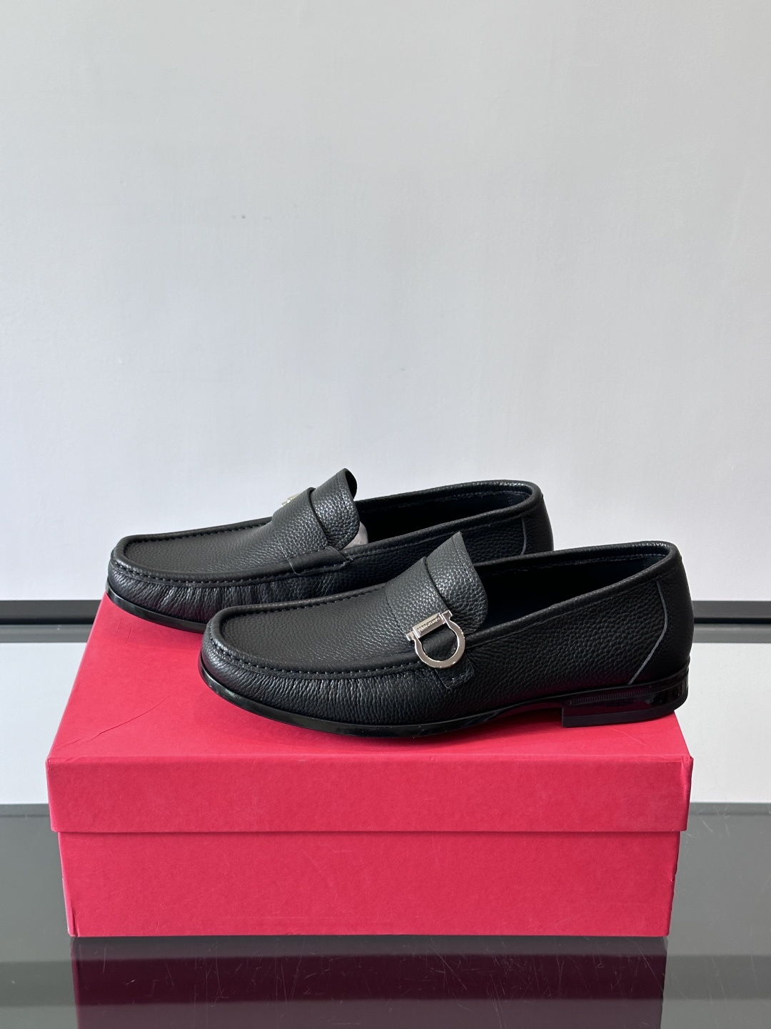 F🆕高端男士休闲皮鞋，绅士臻享 型男必备 头层牛皮鞋面 皮质质感一览无余 小牛皮透气内里，防滑大底。细节