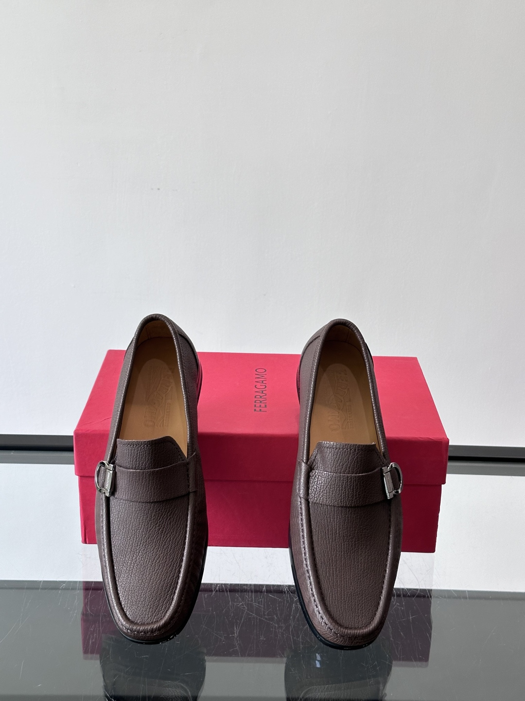 F🆕高端男士休闲皮鞋，绅士臻享 型男必备 头层牛皮鞋面 皮质质感一览无余 小牛皮透气内里，防滑大底。细节