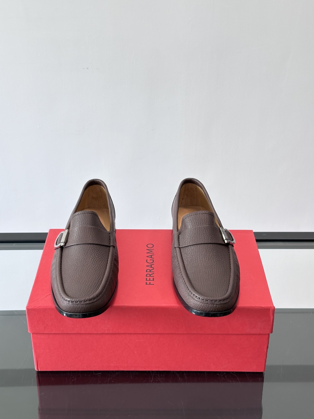 F🆕高端男士休闲皮鞋，绅士臻享 型男必备 头层牛皮鞋面 皮质质感一览无余 小牛皮透气内里，防滑大底。细节